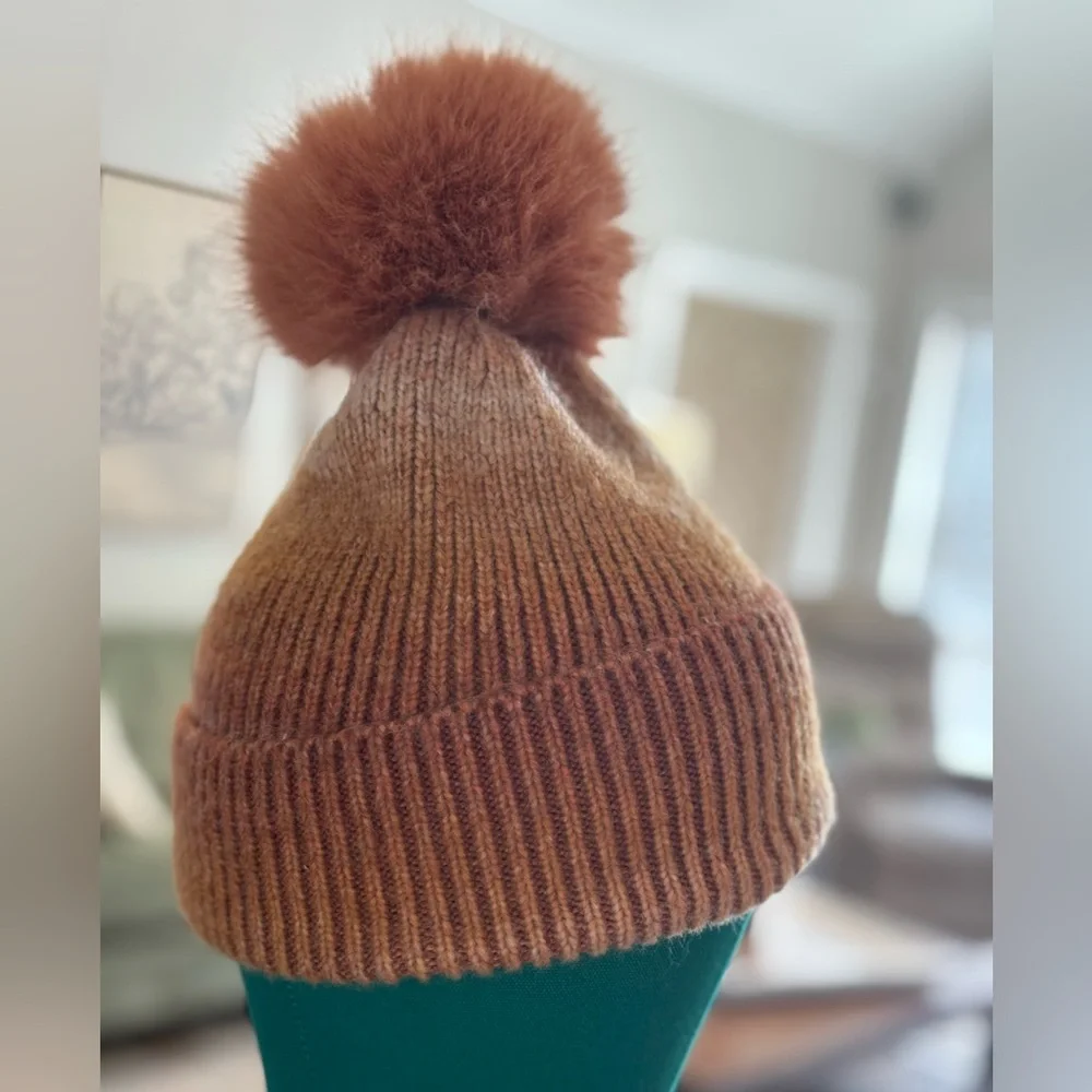 Norla Anthropologie Wool Alpaca Beanie. Women’s OS Ombré. SO SOFT! EUC